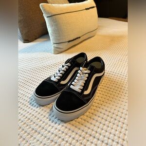 NWOT Vans Black and White Old Skool Shoes